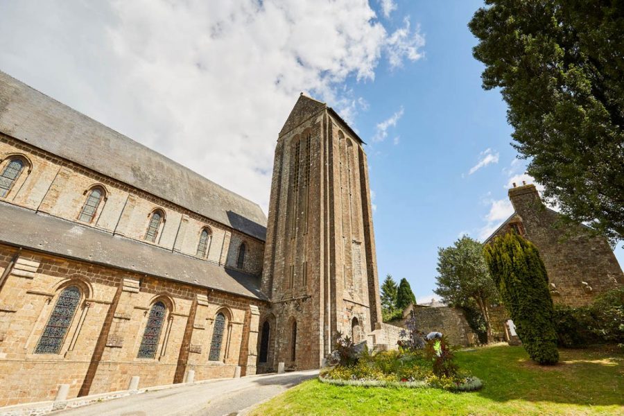 Collegiale-Mortain-2-alamoureux