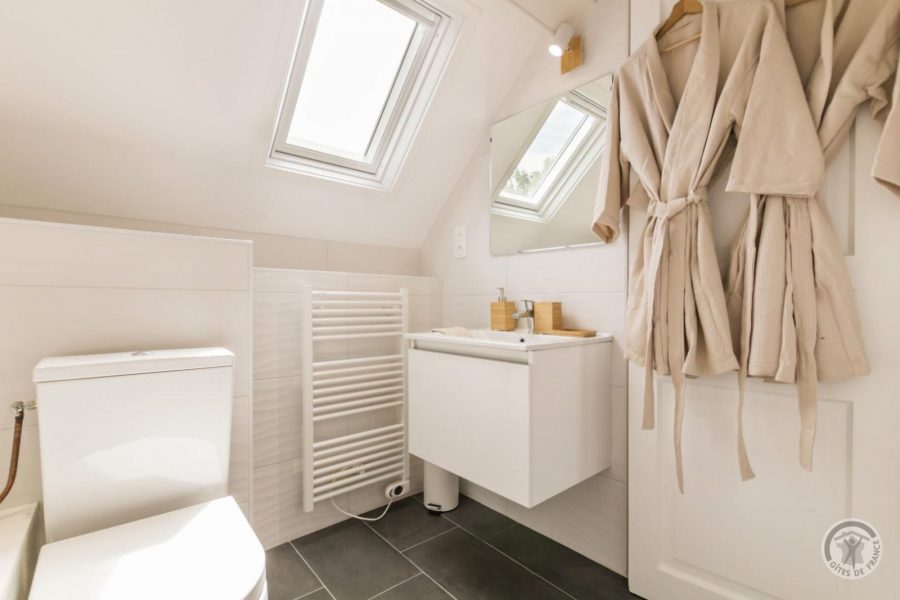 G1087-a92f4f3fb96d4a7cbf41b46b65cb438e