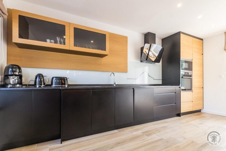 G11613-d676eb3a9e7f483a863b1543f8828017