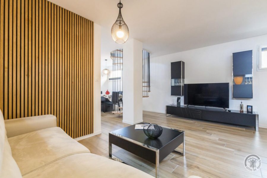 G1163-91e0af24821042c89a356e37112ca040