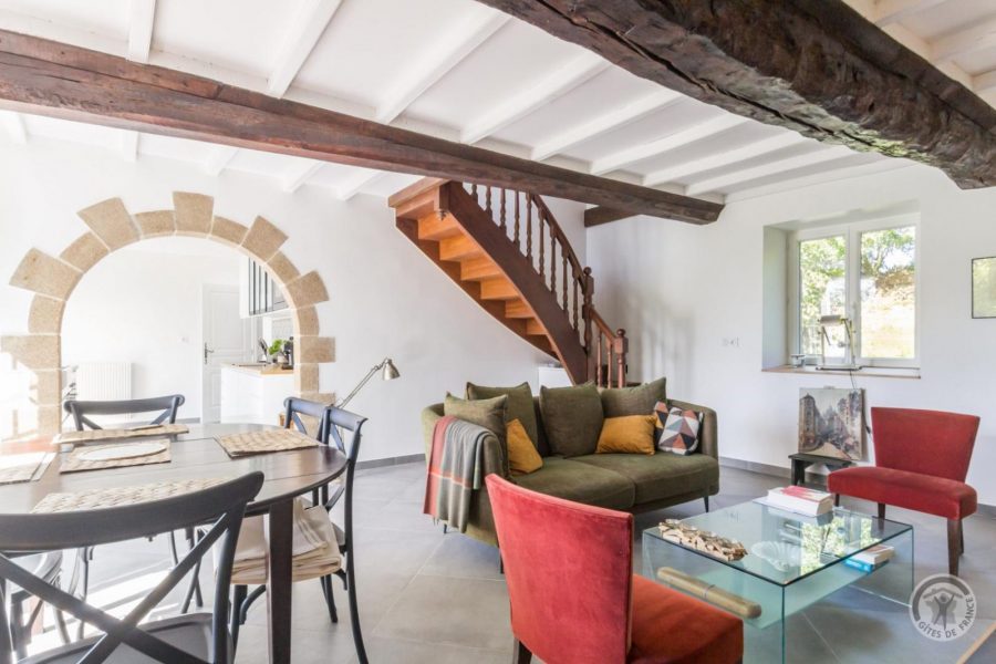 G1277-9c63edf230f448f3b245ee856fecf441