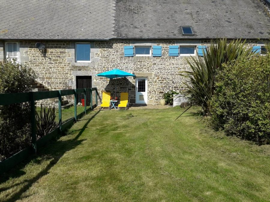 Saint-Aubin-de-Terregatte-Foxes-Farm2.1