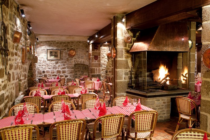 le-mont-saint-michel-restaurant-auberge-saint-pierre-2