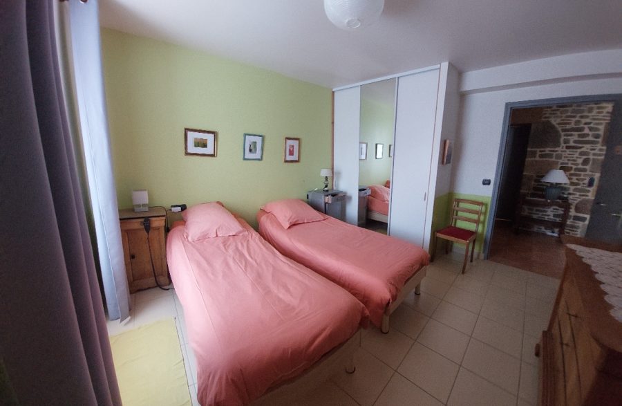 Chambre-cote-cour—Lit-modulable-2×80-ou-160