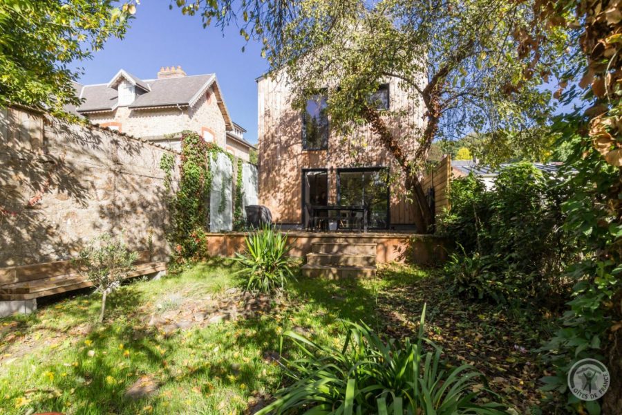 G1066-d7c0bc8e0824461cbc3c8267392813a8