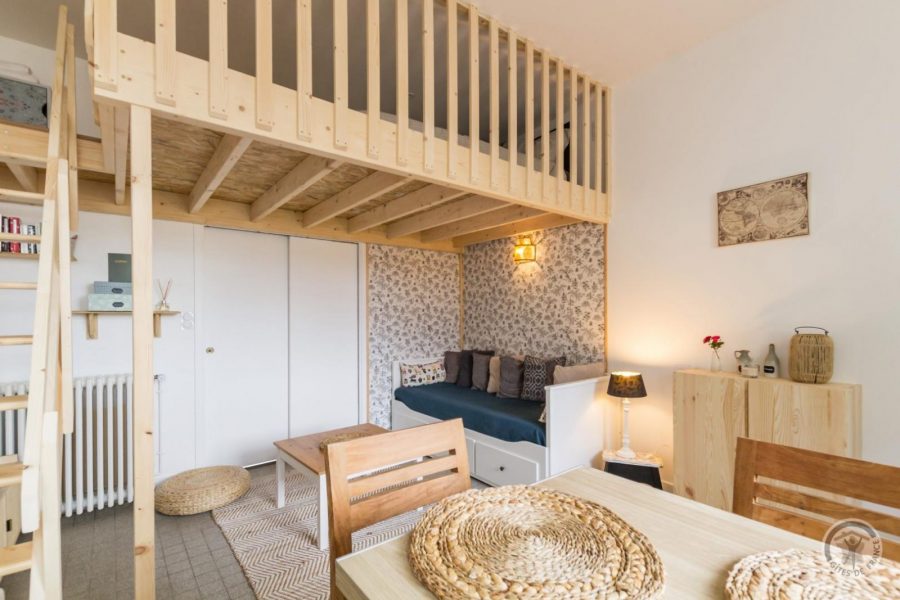 G1126-bb3504f9a5db491c854567a1aeba2adb