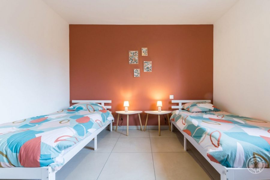 G1272-933215e35ae14ce49c2173bf8224df63