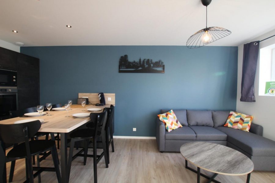 G693-f14e9bb9ee6745e893dacad408a02872