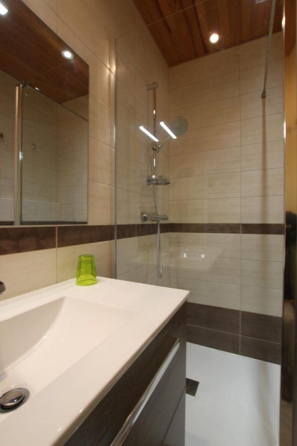 G708-06ccc61e8a594e38b31a12087f35da19