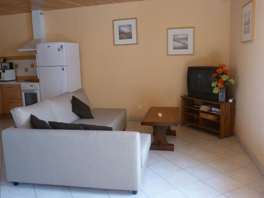 G808-f165cd701769449d8de8941b4e7d033e