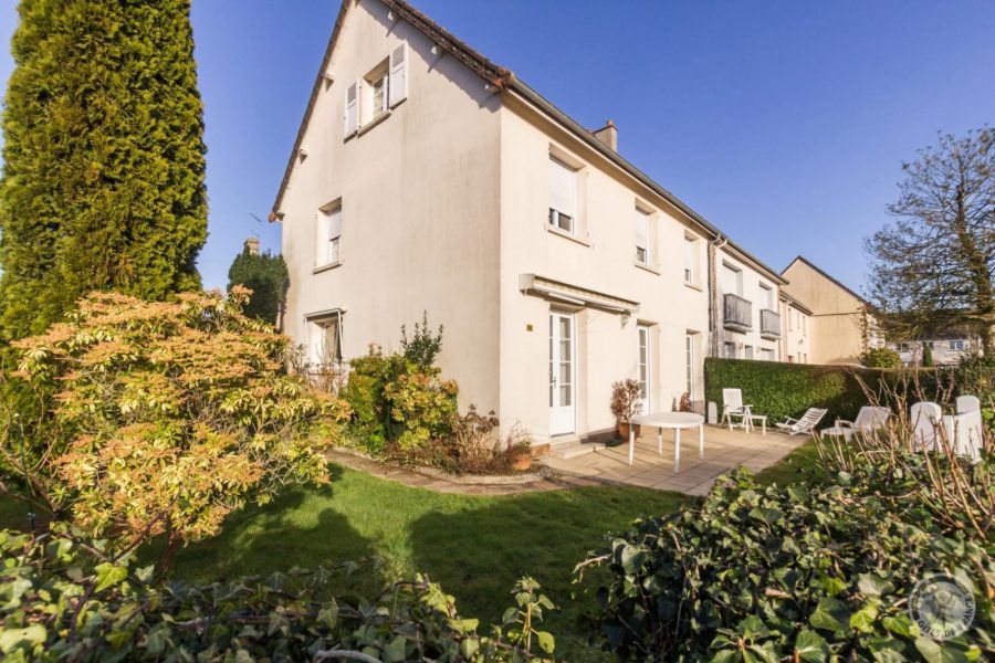 G962-15ef0c087742475f90f7ce7f04fa67e1