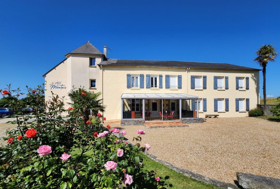 Hotel-Les-Montois-Facade