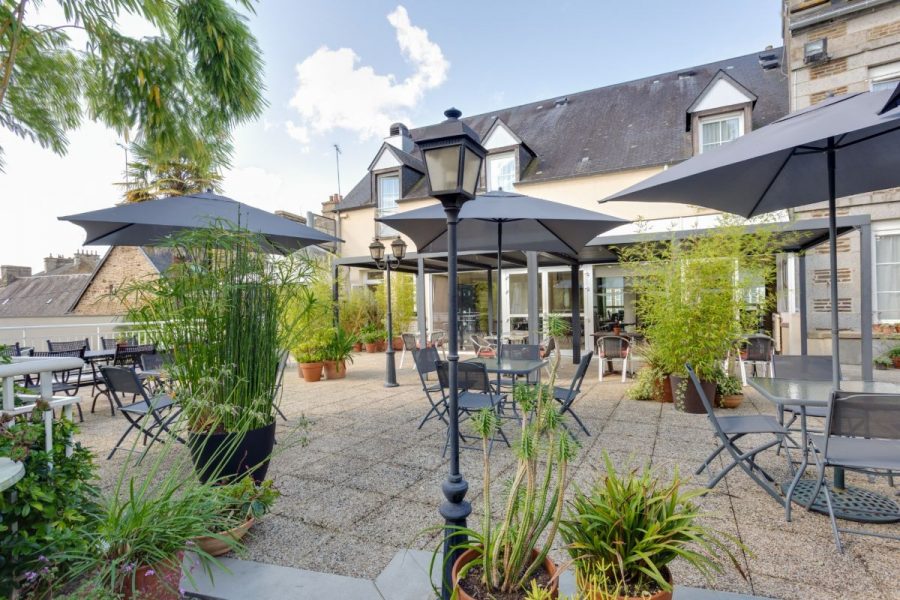 Saint-Hilaire-du-Harcouet-Le-Cygne-terrasse