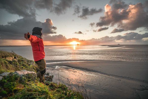 J’ai traversé la baie du Mont-Saint-Michel de nuit : une expérience incroyable !