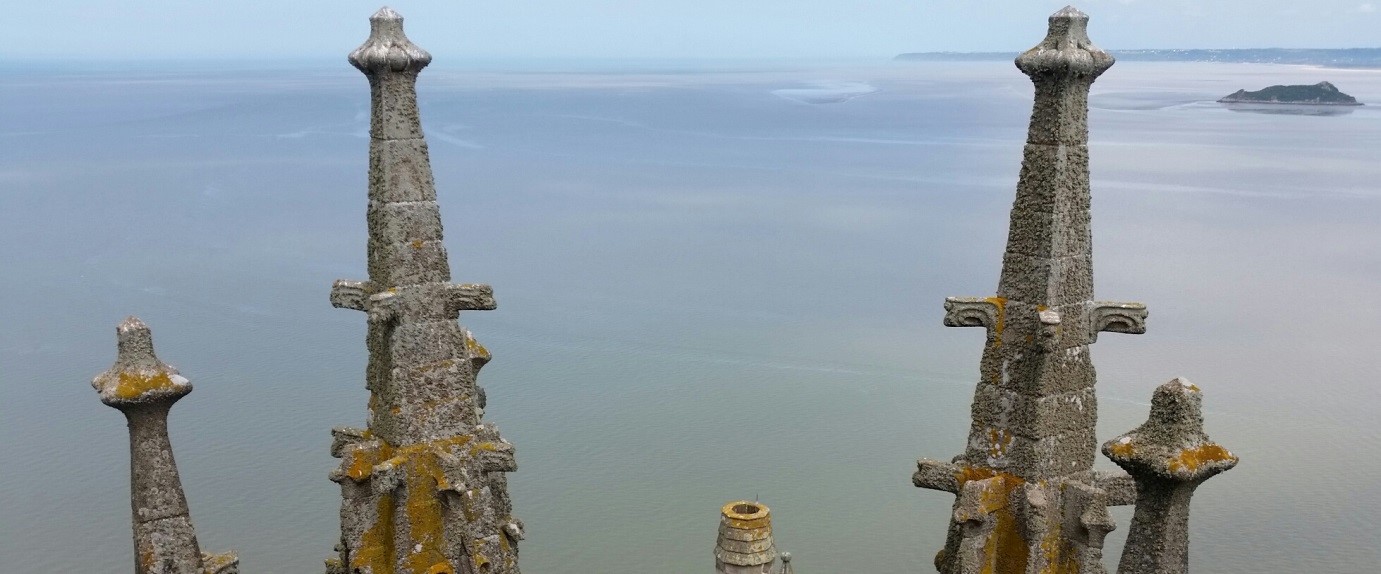 Le Mont-Saint-Michel à la LOUPE