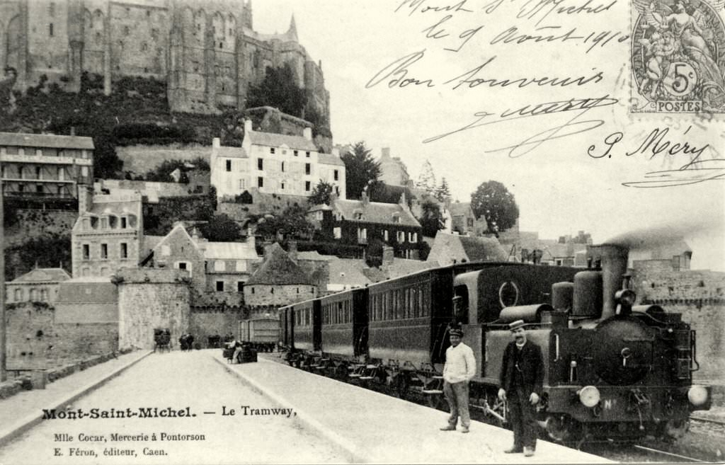 Terminus du tramway entre Pontorson et le Mont Saint-Michel. Photo de 1910.
