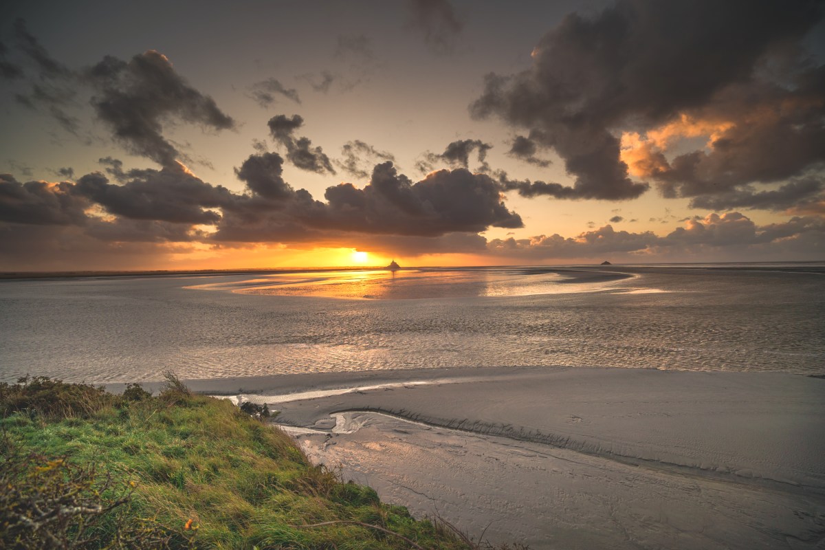 La baie du Mont Saint Michel au soleil couchant
