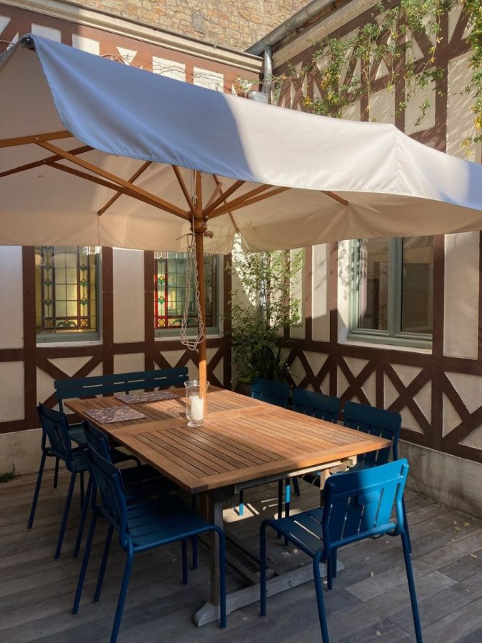 Ducey-Les-Cheris-La-Demeure-aux-Vitraux2