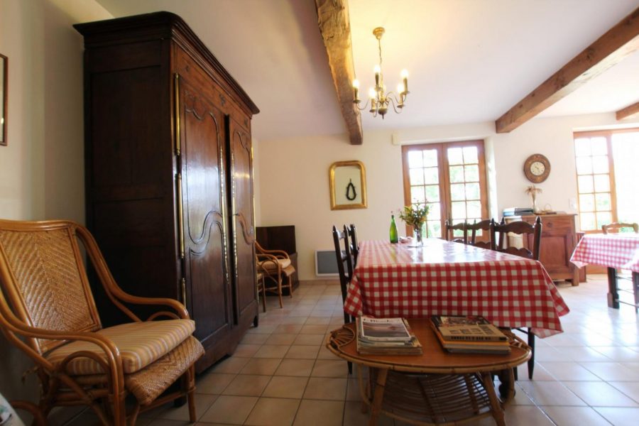 G103-c5a9a7682fe14ff19fec874c25ffe2bf