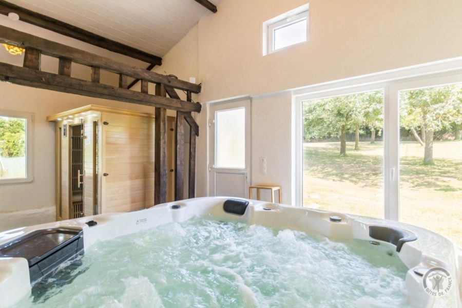 G1111-dad18fc069264b57879df63efab1d753