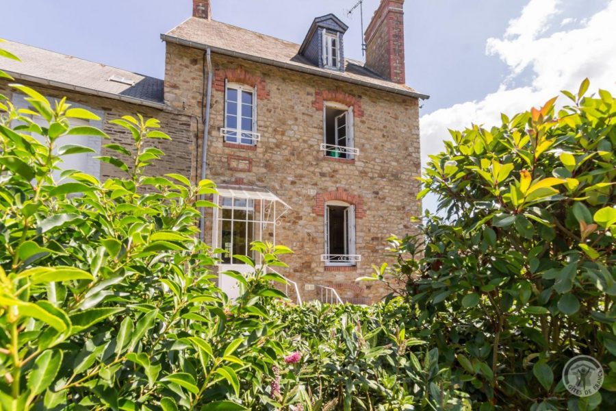 G1251-6ec12f4553694b7a8603960fa6f835e8