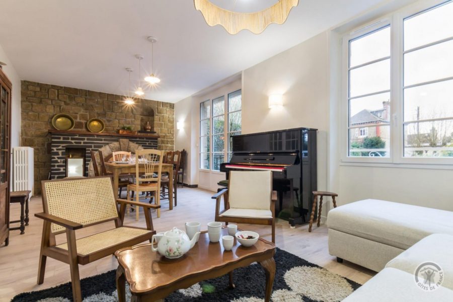 G1300-1faee575b91a4b9cb6cdf68ae905ae20