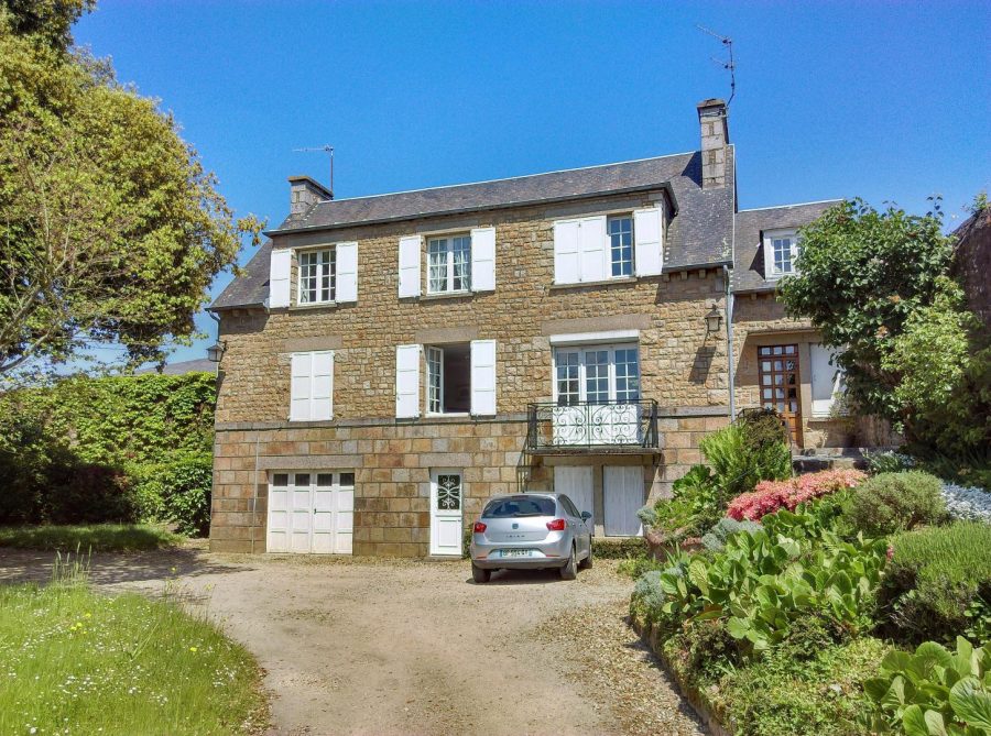 G1300-d8e65a3aa1d14bb2bcc41bf1496645ae