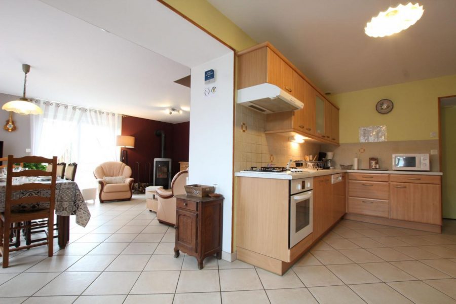 G251-6ce7bbcb84e34bc4bed5abf12cdfa00a