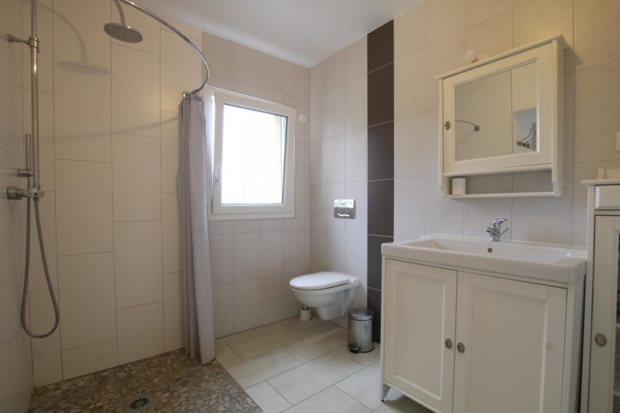 G499-e0c773279a63446e875300b56903828d