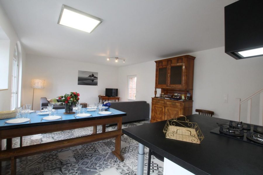 G563-ee28ebe585b54fbdbcd521c93e997232