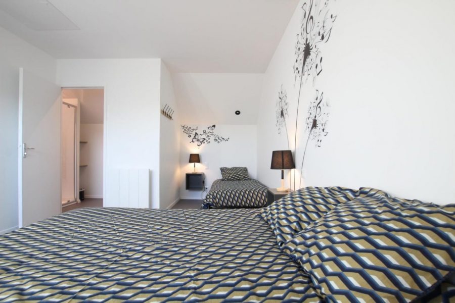 G693-5492ae28f1a04b2ea99f3b3653f6a567