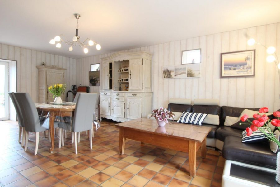 G827-eb1f581c7e8d4533a2f56f2e9c796bcc