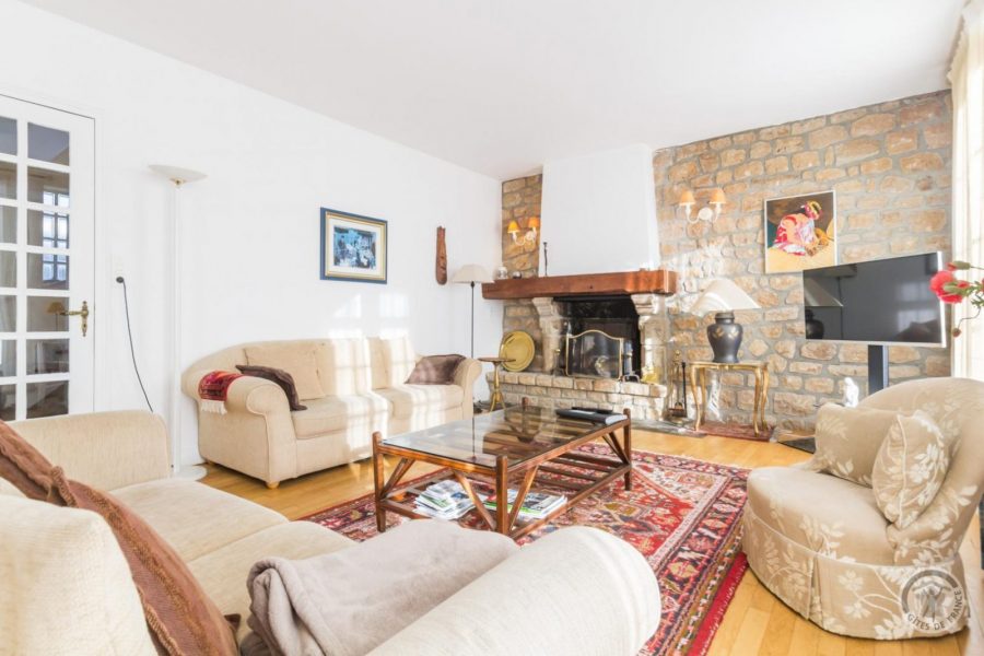 G962-441519ce8cba4f64ad33e8f6d0927759