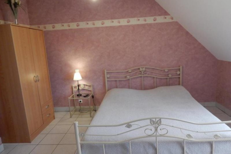 H33527-courtils-CH-le-neufbourg-chambre-rose-1