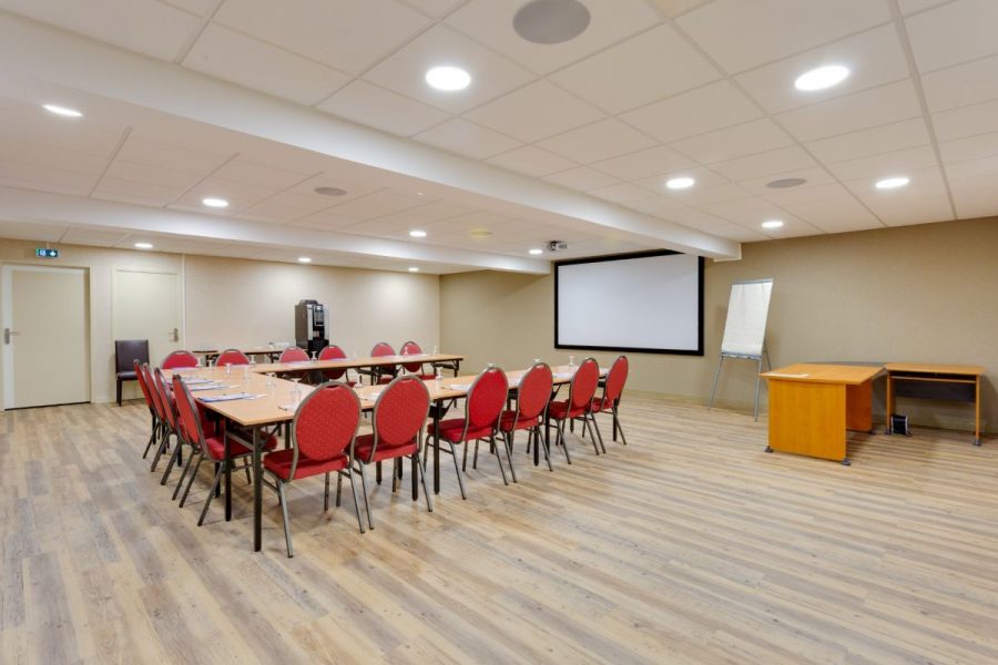 Saint-Hilaire-du-Harcouet-Le-Cygne-salle-reunion